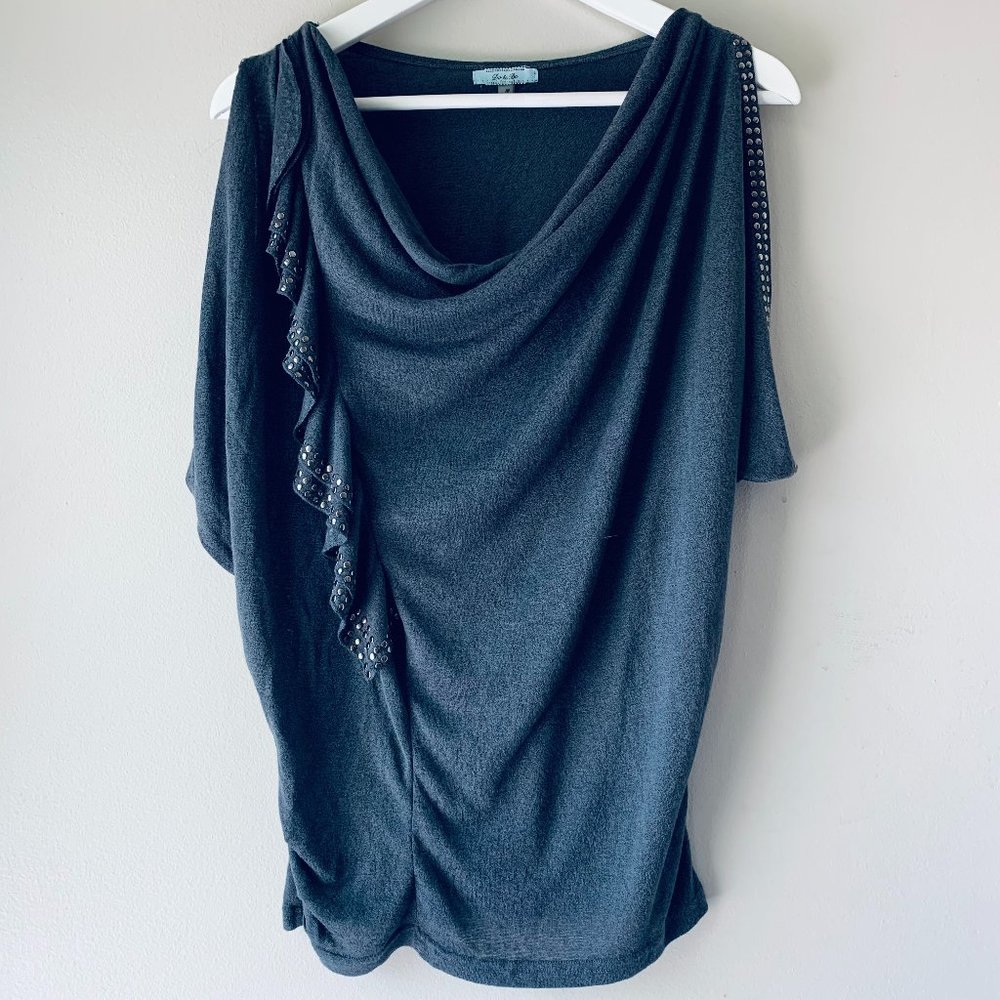DO&BE grey ruffled top with studs size M